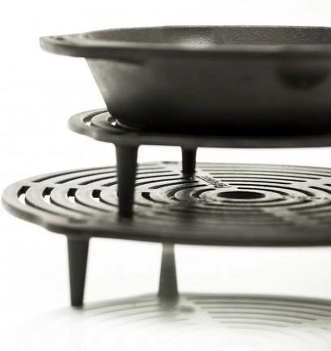 Dessous De Plat / Grille Petromax - Fonte - Ø30cm - Avec Pieds, Empilable (GR-S30) 4 Dessous De Plat / Grille Petromax - Fonte - Ø30cm - Avec Pieds, Empilable (GR-S30) – Image 2