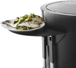 Table D'Appoint Barbecue Charbon / Gaz - Pour Le Ø 59 Cm - Noir - Eva Solo -Magasin D'Accessoires Pour Barbecue 1200x1089 2