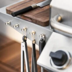 Navaris Set De 9 Crochet Magnétiques Pour BBQ - Set Accessoires De Cuisine Sur Barbecue Ou Gril - Aimants Puissants Pour Suspendre Des Utilitaires -Magasin D'Accessoires Pour Barbecue 1200x1200 1055