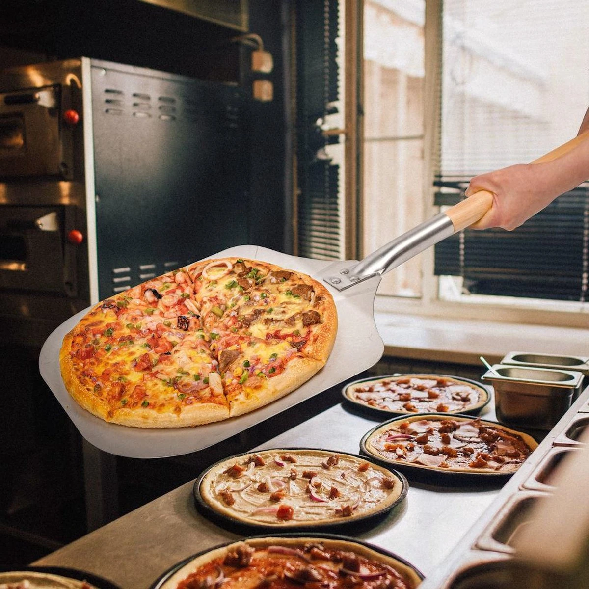Pelle à Pizza Decopatent® - Pelle à Pizza Carrée Avec Long Manche En Bois (80cm) - Spatule à Pizza Bois / Acier Inoxydable Métal - CARRÉ 10 Pelle à Pizza Decopatent® - Pelle à Pizza Carrée Avec Long Manche En Bois (80cm) - Spatule à Pizza Bois / Acier Inoxydable Métal - CARRÉ – Image 8