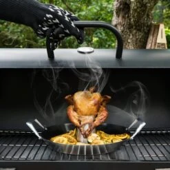 Grille à Rôtir Poulet Navaris Pour BBQ - Grille à Poulet En Acier Inoxydable - Grille Avec égouttoir D'un Diamètre De 30,5 Cm - Rôtissage De Poulet Debout -Magasin D'Accessoires Pour Barbecue 1200x1200 1284