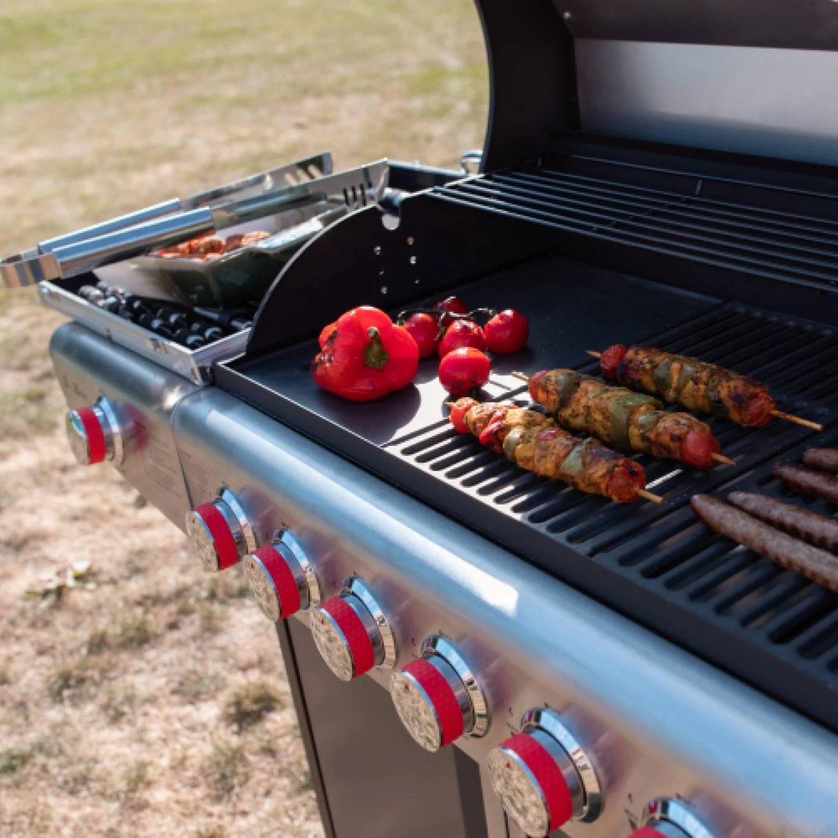 Barbecue à Gaz Bazin 6 Anthracite 6 Brûleurs 1 Brûleur Latéral Avec Panneaux Latéraux Et Thermomètre - Raccordement Gaz G1 2 F15-21 Inclus. 5 Barbecue à Gaz Bazin 6 Anthracite 6 Brûleurs 1 Brûleur Latéral Avec Panneaux Latéraux Et Thermomètre - Raccordement Gaz G1 2 F15-21 Inclus. – Image 3