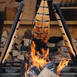 Relaxdays Smoke Board Set De 2 Pièces - Support En Acier Inoxydable - Bois De Cèdre - Planche à Saumon - Barbecue -Magasin D'Accessoires Pour Barbecue 1200x1200 1385