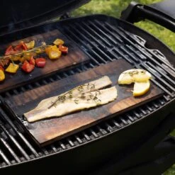 Navaris 6x Bois à Fumer Pour Barbecue - Set De 6 Planches à Fumer En Bois - 30x15 Cm - En Bois De Cèdre 11 Navaris 6x Bois à Fumer Pour Barbecue - Set De 6 Planches à Fumer En Bois - 30x15 Cm - En Bois De Cèdre -Magasin D'Accessoires Pour Barbecue 1200x1200 1441