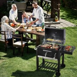 Frito Charbon De Bois Grill BBQ - Barbecue - Bon Pour 5 à 10 Personnes - Plaque De Gril - Avec Thermomètre, Roues, étagère Latérale Et Plus - Acier Inoxydable 11 Frito Charbon De Bois Grill BBQ - Barbecue - Bon Pour 5 à 10 Personnes - Plaque De Gril - Avec Thermomètre, Roues, étagère Latérale Et Plus - Acier Inoxydable -Magasin D'Accessoires Pour Barbecue 1200x1200 177