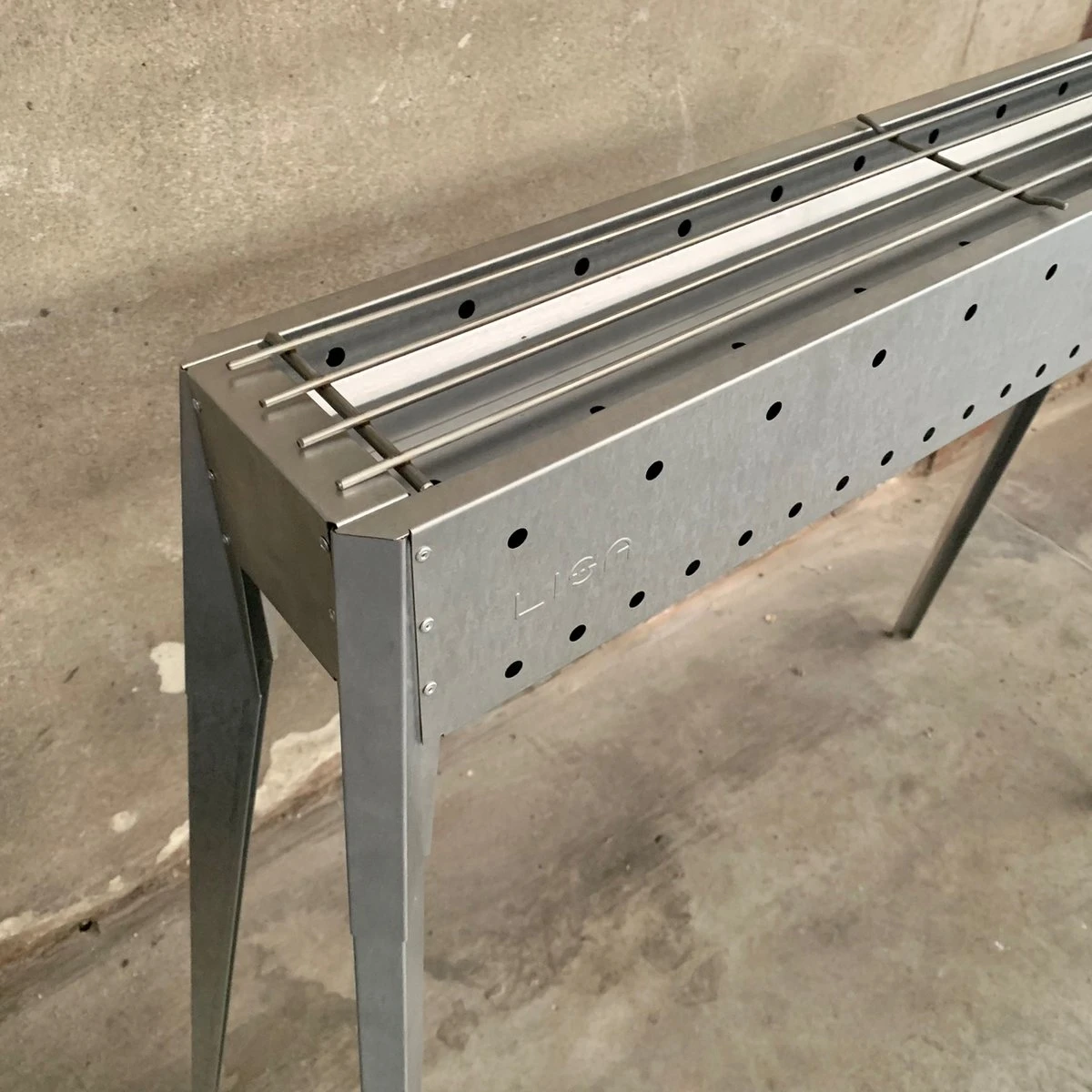 Spiedini Saté-bbq Sumatra 80 - Barbecue à Charbon Double Paroi Avec Grille Horizontale Pour Satay Ou Autres Brochettes - 80 Cm De Long, 11 Cm De Large, 83 Cm De Haut - Matière : Fer Aluminisé 4 Spiedini Saté-bbq Sumatra 80 - Barbecue à Charbon Double Paroi Avec Grille Horizontale Pour Satay Ou Autres Brochettes - 80 Cm De Long, 11 Cm De Large, 83 Cm De Haut - Matière : Fer Aluminisé – Image 2