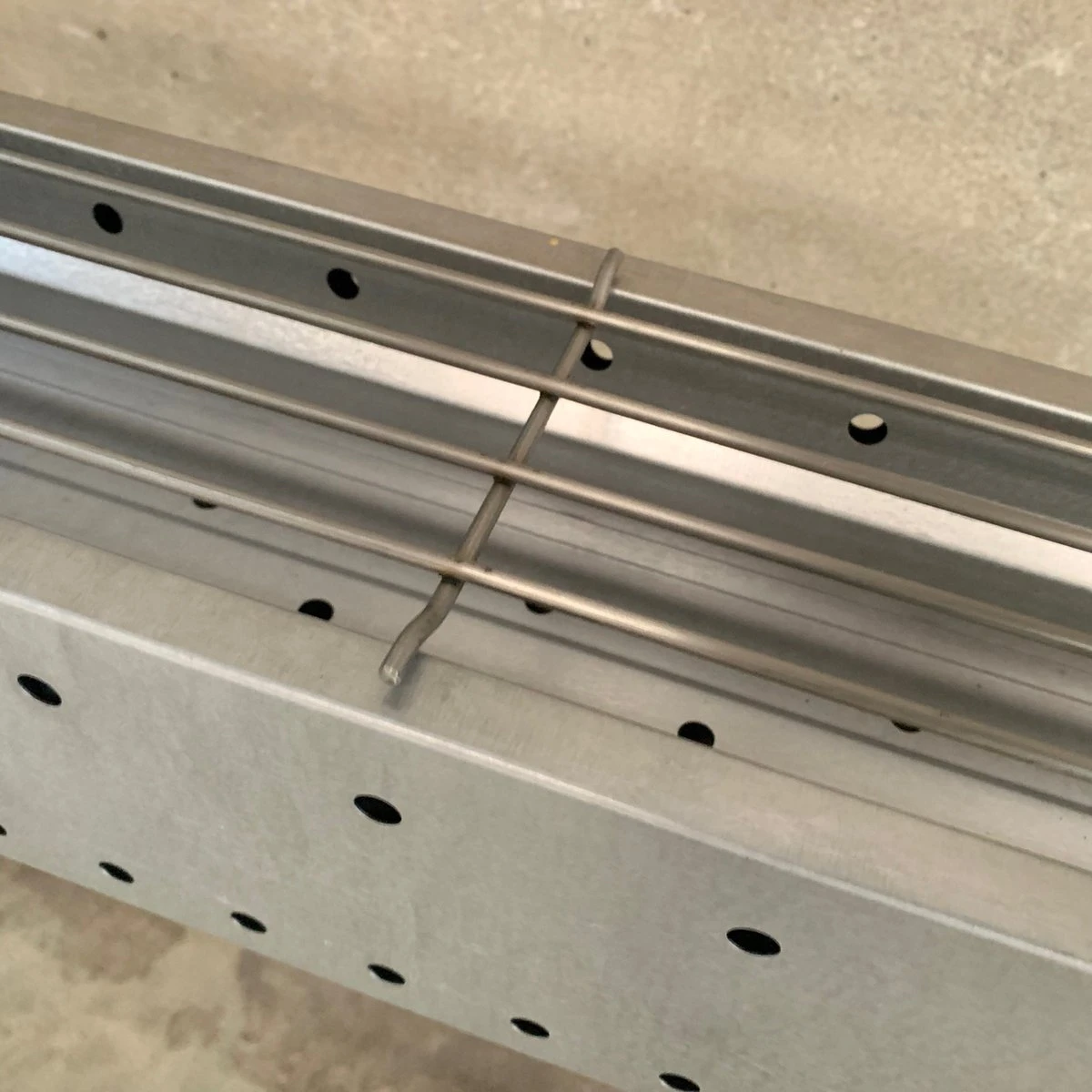 Spiedini Saté-bbq Sumatra 80 - Barbecue à Charbon Double Paroi Avec Grille Horizontale Pour Satay Ou Autres Brochettes - 80 Cm De Long, 11 Cm De Large, 83 Cm De Haut - Matière : Fer Aluminisé 7 Spiedini Saté-bbq Sumatra 80 - Barbecue à Charbon Double Paroi Avec Grille Horizontale Pour Satay Ou Autres Brochettes - 80 Cm De Long, 11 Cm De Large, 83 Cm De Haut - Matière : Fer Aluminisé – Image 5