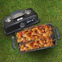 AG To- Go Barbecue Ø44 Cm - Barbecues à Charbon - Incl. Thermomètre - Température Inoxydable - Compact -Barbecue Carré - Incl. Couvercle - Barbecue Traditionnel - 6 Personnes - Partout Grille De Ventilation Pour Régulation D'oxygène - Zwart -Magasin D'Accessoires Pour Barbecue 1200x1200 263