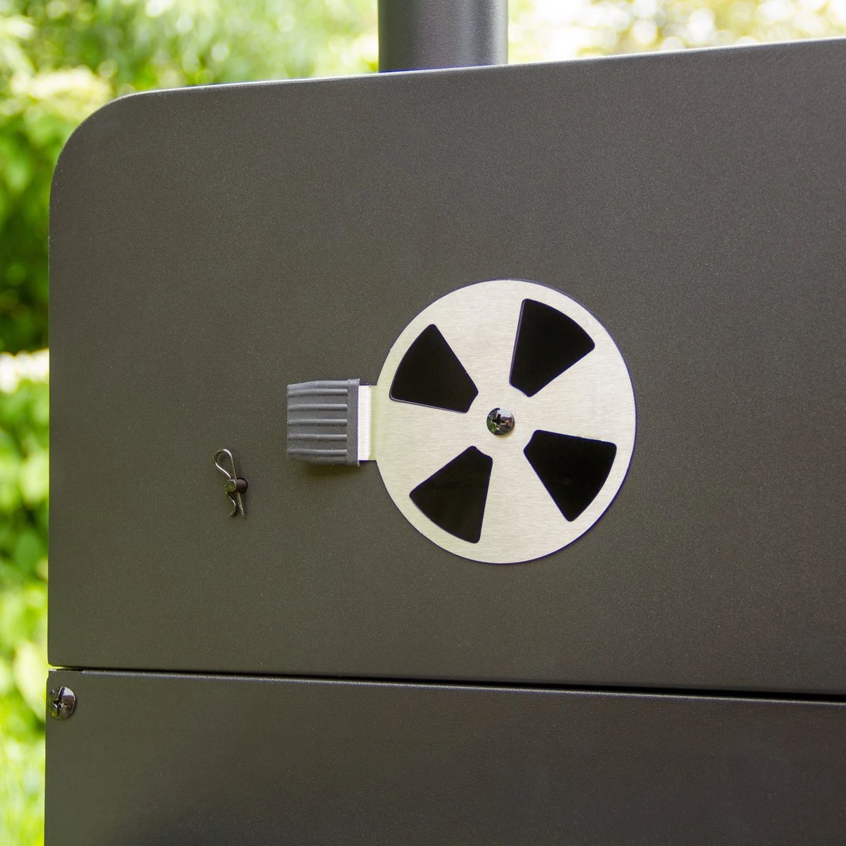 BBQ Grill XL Smoker Jardin - Barbecue à Charbon De Bois De Bois - Y Compris Housse De Pluie - Brosse Métallique - Espace De Rangement Rabattable 12 BBQ Grill XL Smoker Jardin - Barbecue à Charbon De Bois De Bois - Y Compris Housse De Pluie - Brosse Métallique - Espace De Rangement Rabattable – Image 10