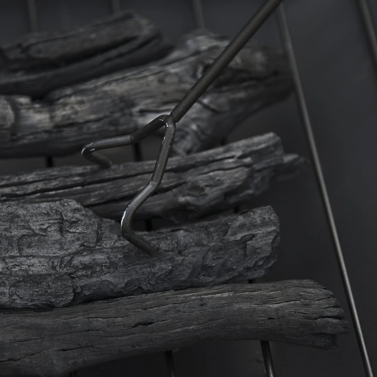 Outsunny 3-en-1 Brasero Brasero Avec Grille De Protection Contre Les étincelles Barbecue De Jardin Noir 842-170 6 Outsunny 3-en-1 Brasero Brasero Avec Grille De Protection Contre Les étincelles Barbecue De Jardin Noir 842-170 – Image 4