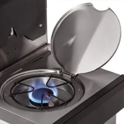 Barbecue à Gaz Enders Kansas II Pro 4 SIK Profi Turbo - 85 Kg - Dimensions 153 × 64 × 118 Cm - 4 Brûleurs Principaux + Brûleur Latéral + Brûleur Arrière -Magasin D'Accessoires Pour Barbecue 1200x1200 398