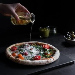 Navaris XL Pour Four, Grill Et Barbecue - Assiette à Pizza Rectangulaire 38 X 30 Cm - Set Comprenant Une Pelle à Pizza En Bambou - Céramique émaillée -Magasin D'Accessoires Pour Barbecue 1200x1200 533