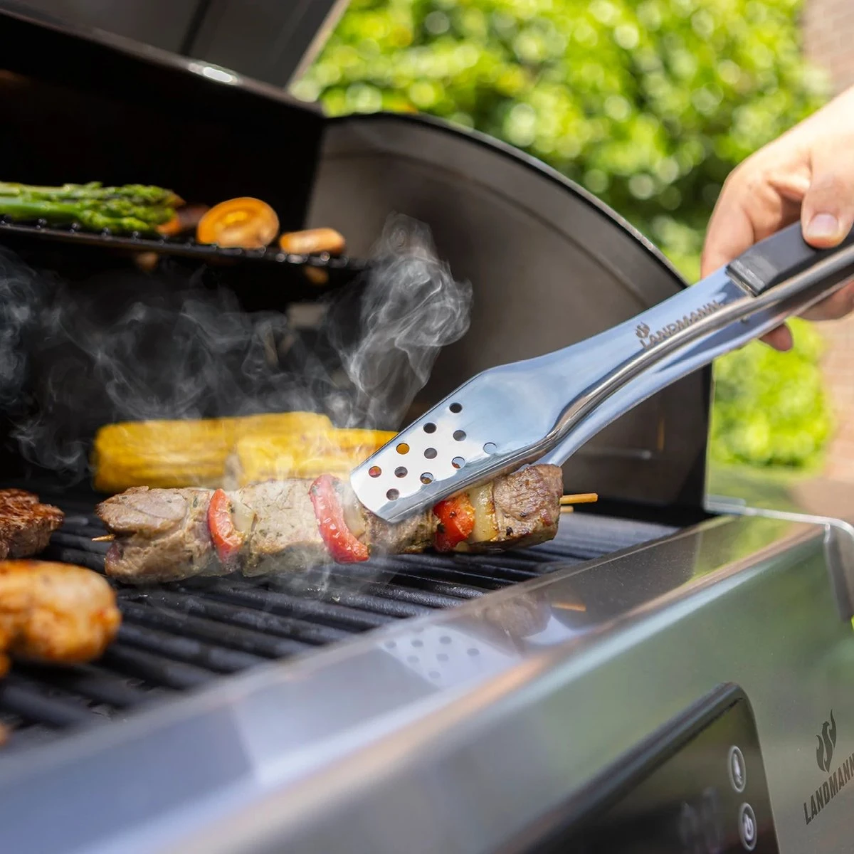 BBQ électrique Landmann E-grill Chariot Argent | Zwart - Avec Thermomètre Intégré - Avec écran Tactile - Avec étagères Latérales - Couvercle Refermable 4 BBQ électrique Landmann E-grill Chariot Argent | Zwart - Avec Thermomètre Intégré - Avec écran Tactile - Avec étagères Latérales - Couvercle Refermable – Image 2