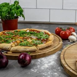 Boska Planche à Pizza Friends XL - Planche De Service ⌀40cm - Eikenhout Européen - Avec Canal Collecteur - Rond -Magasin D'Accessoires Pour Barbecue 1200x1200 627