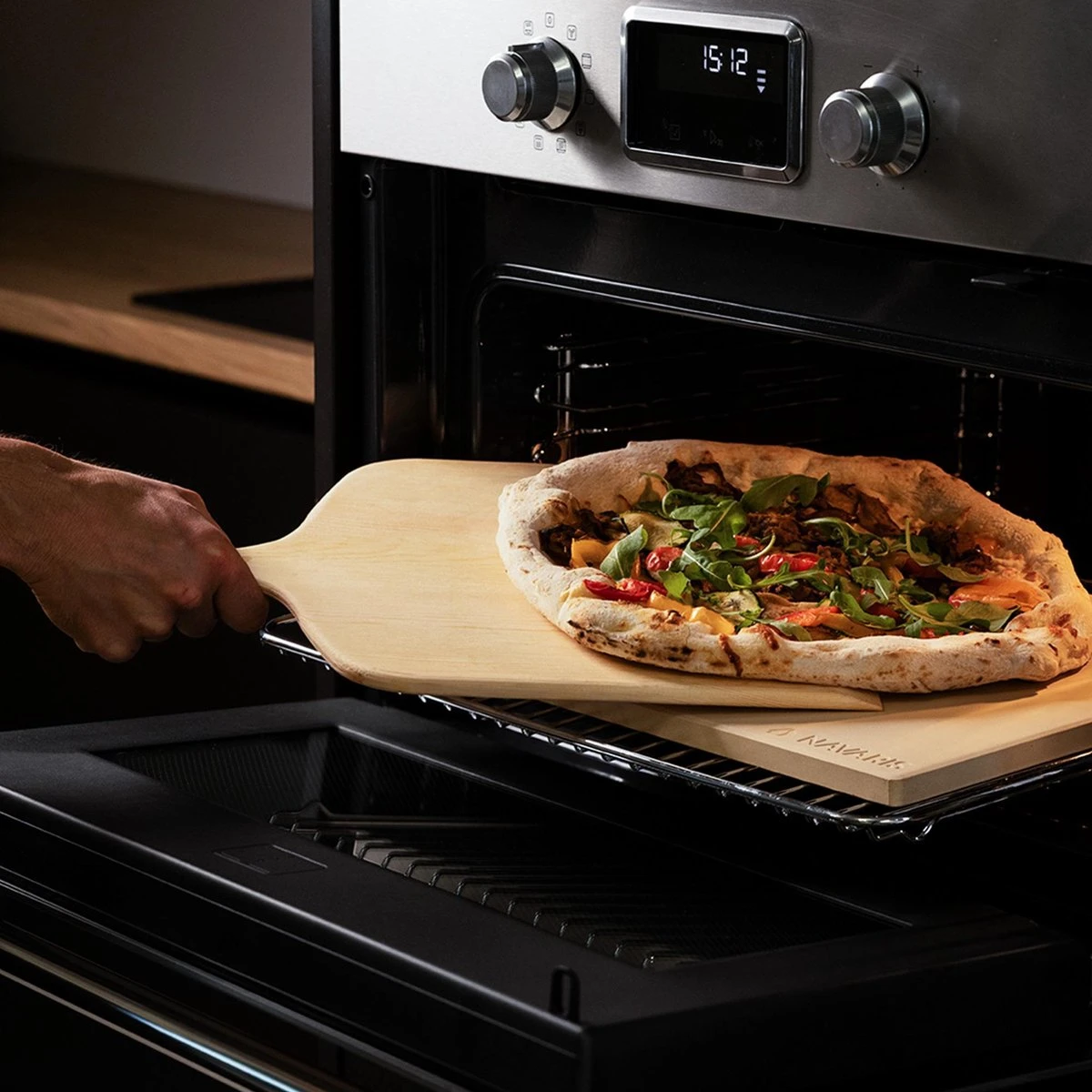 Navaris XL Pour Four, Grill Et Barbecue - Assiette à Pizza Rectangulaire 38 X 30 Cm - Set Avec Pelle à Pizza - Céramique émaillée 8 Navaris XL Pour Four, Grill Et Barbecue - Assiette à Pizza Rectangulaire 38 X 30 Cm - Set Avec Pelle à Pizza - Céramique émaillée – Image 6