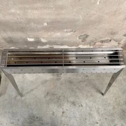 Spiedini Saté-bbq Java 80 - Barbecue à Charbon De Bois De Luxe à Double Paroi Avec Grille Horizontale Pour Satay Ou Autres Brochettes - 80 Cm De Long, 11 Cm De Large, 83 Cm De Haut - Matériau : Acier Inoxydable 15 Spiedini Saté-bbq Java 80 - Barbecue à Charbon De Bois De Luxe à Double Paroi Avec Grille Horizontale Pour Satay Ou Autres Brochettes - 80 Cm De Long, 11 Cm De Large, 83 Cm De Haut - Matériau : Acier Inoxydable -Magasin D'Accessoires Pour Barbecue 1200x1200 90