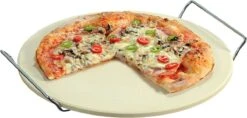 Pierre à Pizza En Céramique Ronde 33 Cm Avec Poignées - Avec Coupe-pizza 19 Cm - Pierre à Pizza Pour BBQ/ Four -Magasin D'Accessoires Pour Barbecue 1200x573 3