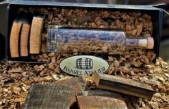 The Barrel BBQ Bottle (Box) / Cadeau Vaderdag / Édition Limited / Copeaux De Bois / Whisky Chunks / Offre De Pasen 10 The Barrel BBQ Bottle (Box) / Cadeau Vaderdag / Édition Limited / Copeaux De Bois / Whisky Chunks / Offre De Pasen -Magasin D'Accessoires Pour Barbecue 1200x772