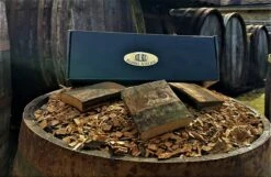 The Barrel BBQ Bottle (Box) / Cadeau Vaderdag / Édition Limited / Copeaux De Bois / Whisky Chunks / Offre De Pasen 12 The Barrel BBQ Bottle (Box) / Cadeau Vaderdag / Édition Limited / Copeaux De Bois / Whisky Chunks / Offre De Pasen -Magasin D'Accessoires Pour Barbecue 1200x783