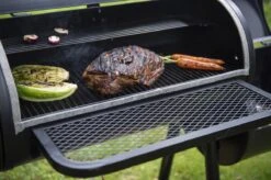 Mustang Fumoir Déporté Georgia XXL - Fumoir - FumoirBarbecue - Barbecue - Bois - Charbon De Bois - Fil D'acier émaillé épais - XXL - 119 KG ! - 175x70x192cm -Magasin D'Accessoires Pour Barbecue 1200x799 10