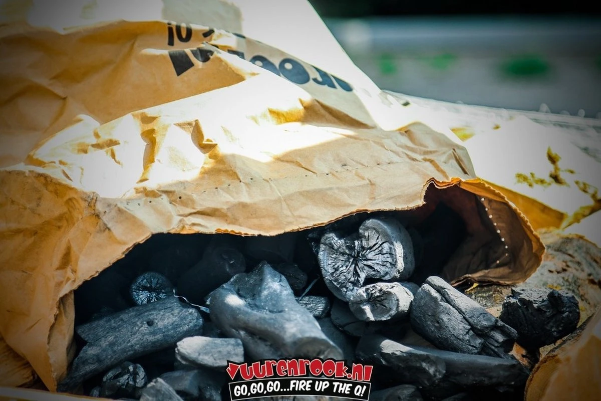 Vuur&Rook South African Premium Lump Charcoal 100% Black Wattle Par Dammers 10 Kg 7 Vuur&Rook South African Premium Lump Charcoal 100% Black Wattle Par Dammers 10 Kg – Image 5