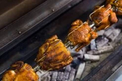 BBQNovation Grande Rôtisserie De Fourchette à Viande Double Face Pour Le Poulet, Entre Autres -Magasin D'Accessoires Pour Barbecue 1200x800 155