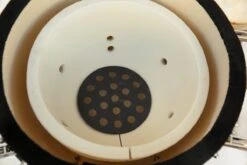 Kamado Medium Landmann Ø 45,7 Cm 18 Pouces Zwart - Avec Roulettes - Avec Thermomètre - Avec Grille De Ventilation - Barbecue Kamado - Barbecue En Céramique - Kamado Large 18 Kamado Medium Landmann Ø 45,7 Cm 18 Pouces Zwart - Avec Roulettes - Avec Thermomètre - Avec Grille De Ventilation - Barbecue Kamado - Barbecue En Céramique - Kamado Large -Magasin D'Accessoires Pour Barbecue 1200x800 17