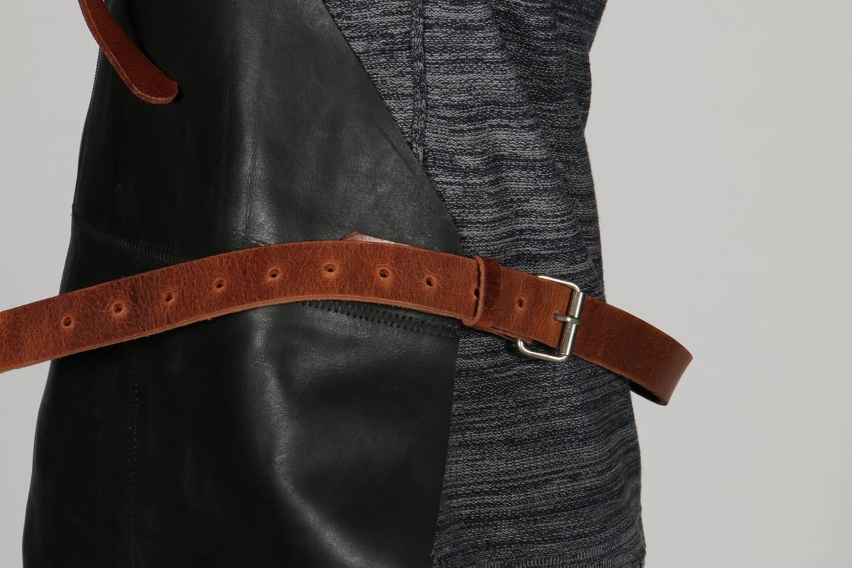 Sorprese Premium – Tablier Bbq – Crème Brun-noir – Tablier Bbq Homme – 100% Cuir Premium – Y Compris Ouvre-bouteille - Tablier Bbq Cuir Homme 9 Sorprese Premium – Tablier Bbq – Crème Brun-noir – Tablier Bbq Homme – 100% Cuir Premium – Y Compris Ouvre-bouteille - Tablier Bbq Cuir Homme – Image 7