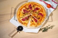 Maman Mia Pizza , 4 Pièces - Pierre à Pizza Avec Support Métallique Et La Pelle à Pizza - Pizza Brique - Pierre Pizza - Pizza Plaque - Cordiérite - 1,5 Cm D' épaisseur 15 Maman Mia Pizza , 4 Pièces - Pierre à Pizza Avec Support Métallique Et La Pelle à Pizza - Pizza Brique - Pierre Pizza - Pizza Plaque - Cordiérite - 1,5 Cm D' épaisseur -Magasin D'Accessoires Pour Barbecue 1200x800 42