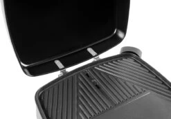 Fritel BBQ 3278 - Barbecue électrique Et Grill De Table + Adoucisseur De Graisse OFFERT - Surface De Grill 40x36cm + Base + Couvercle + Roues - Noir -Magasin D'Accessoires Pour Barbecue 1200x835 1