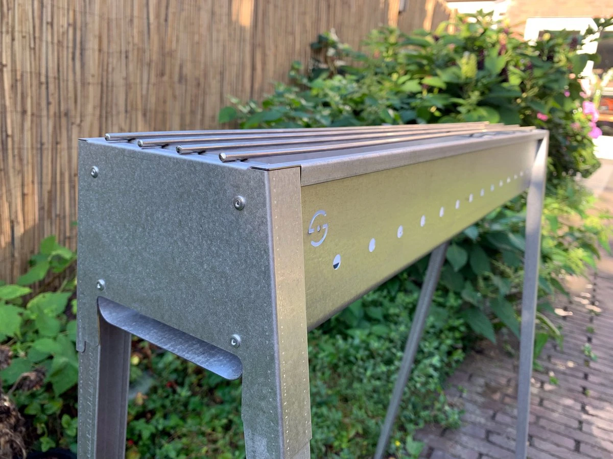 Spiedini Satay BBQ Bali 80 - Barbecue à Charbon Avec Grille Horizontale Pour Satay Ou Autres Brochettes - Longueur 80 Cm, Largeur 11 Cm - Matière : Fer Aluminisé 5 Spiedini Satay BBQ Bali 80 - Barbecue à Charbon Avec Grille Horizontale Pour Satay Ou Autres Brochettes - Longueur 80 Cm, Largeur 11 Cm - Matière : Fer Aluminisé – Image 3