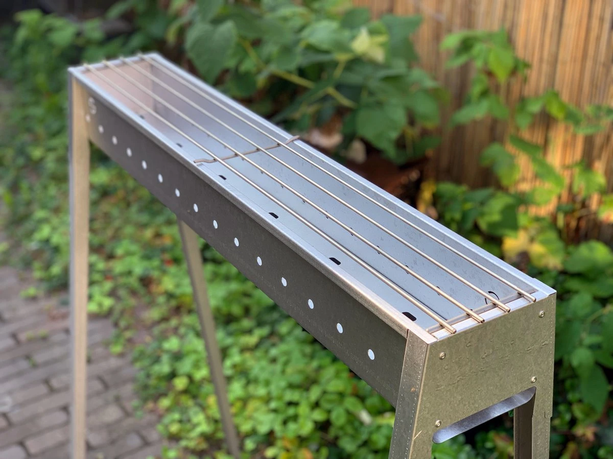 Spiedini Satay BBQ Bali 80 - Barbecue à Charbon Avec Grille Horizontale Pour Satay Ou Autres Brochettes - Longueur 80 Cm, Largeur 11 Cm - Matière : Fer Aluminisé 8 Spiedini Satay BBQ Bali 80 - Barbecue à Charbon Avec Grille Horizontale Pour Satay Ou Autres Brochettes - Longueur 80 Cm, Largeur 11 Cm - Matière : Fer Aluminisé – Image 6