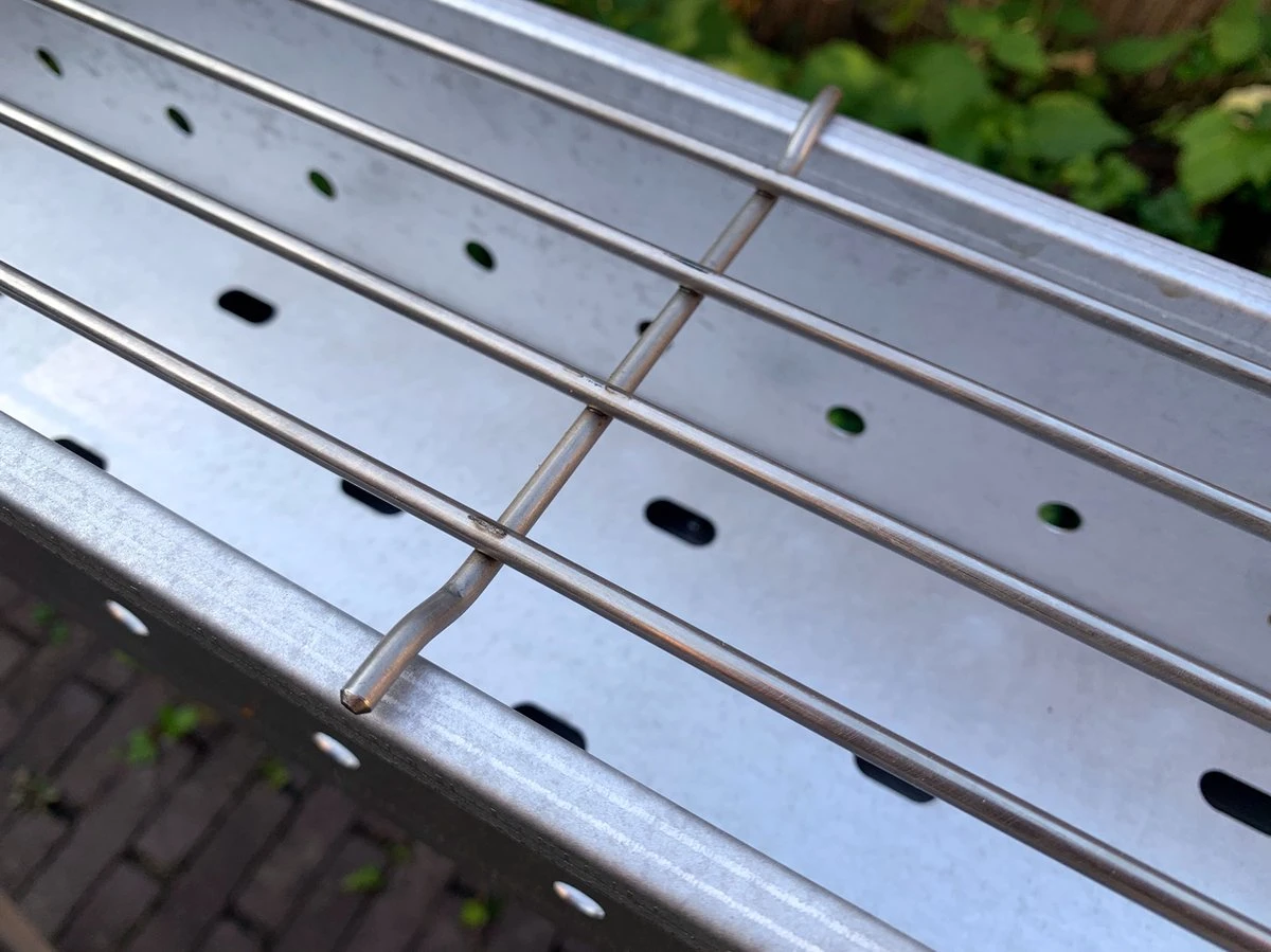 Spiedini Satay BBQ Bali 80 - Barbecue à Charbon Avec Grille Horizontale Pour Satay Ou Autres Brochettes - Longueur 80 Cm, Largeur 11 Cm - Matière : Fer Aluminisé 9 Spiedini Satay BBQ Bali 80 - Barbecue à Charbon Avec Grille Horizontale Pour Satay Ou Autres Brochettes - Longueur 80 Cm, Largeur 11 Cm - Matière : Fer Aluminisé – Image 7