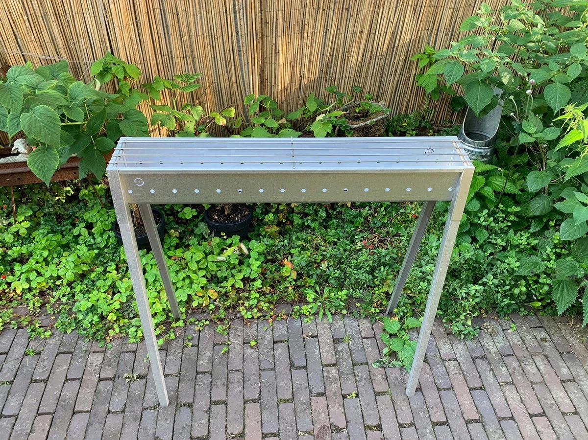 Spiedini Satay BBQ Bali 80 - Barbecue à Charbon Avec Grille Horizontale Pour Satay Ou Autres Brochettes - Longueur 80 Cm, Largeur 11 Cm - Matière : Fer Aluminisé 21 Spiedini Satay BBQ Bali 80 - Barbecue à Charbon Avec Grille Horizontale Pour Satay Ou Autres Brochettes - Longueur 80 Cm, Largeur 11 Cm - Matière : Fer Aluminisé – Image 19