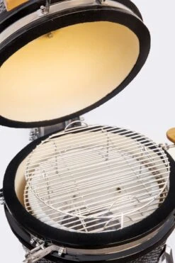 Kamado Medium Landmann Ø 45,7 Cm 18 Pouces Zwart - Avec Roulettes - Avec Thermomètre - Avec Grille De Ventilation - Barbecue Kamado - Barbecue En Céramique - Kamado Large 15 Kamado Medium Landmann Ø 45,7 Cm 18 Pouces Zwart - Avec Roulettes - Avec Thermomètre - Avec Grille De Ventilation - Barbecue Kamado - Barbecue En Céramique - Kamado Large -Magasin D'Accessoires Pour Barbecue 800x1200 4