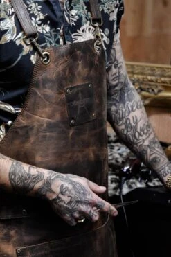 Tablier De BBQ En Cuir Donders 1860 | Cuir Véritable, Taille Unique Et Entièrement Réglable -Magasin D'Accessoires Pour Barbecue 800x1200 93