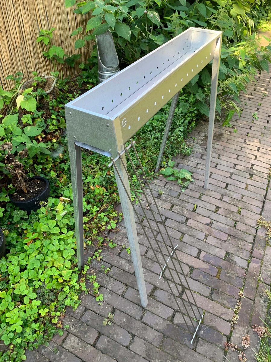 Spiedini Satay BBQ Bali 80 - Barbecue à Charbon Avec Grille Horizontale Pour Satay Ou Autres Brochettes - Longueur 80 Cm, Largeur 11 Cm - Matière : Fer Aluminisé 7 Spiedini Satay BBQ Bali 80 - Barbecue à Charbon Avec Grille Horizontale Pour Satay Ou Autres Brochettes - Longueur 80 Cm, Largeur 11 Cm - Matière : Fer Aluminisé – Image 5