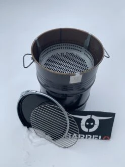 BarrelQ Petit Baril De Pétrole Barbecue Au Charbon De Bois Table D'appoint De Foyer Pour Barbecue En Un Avec Housse De Protection -Magasin D'Accessoires Pour Barbecue 899x1200 9