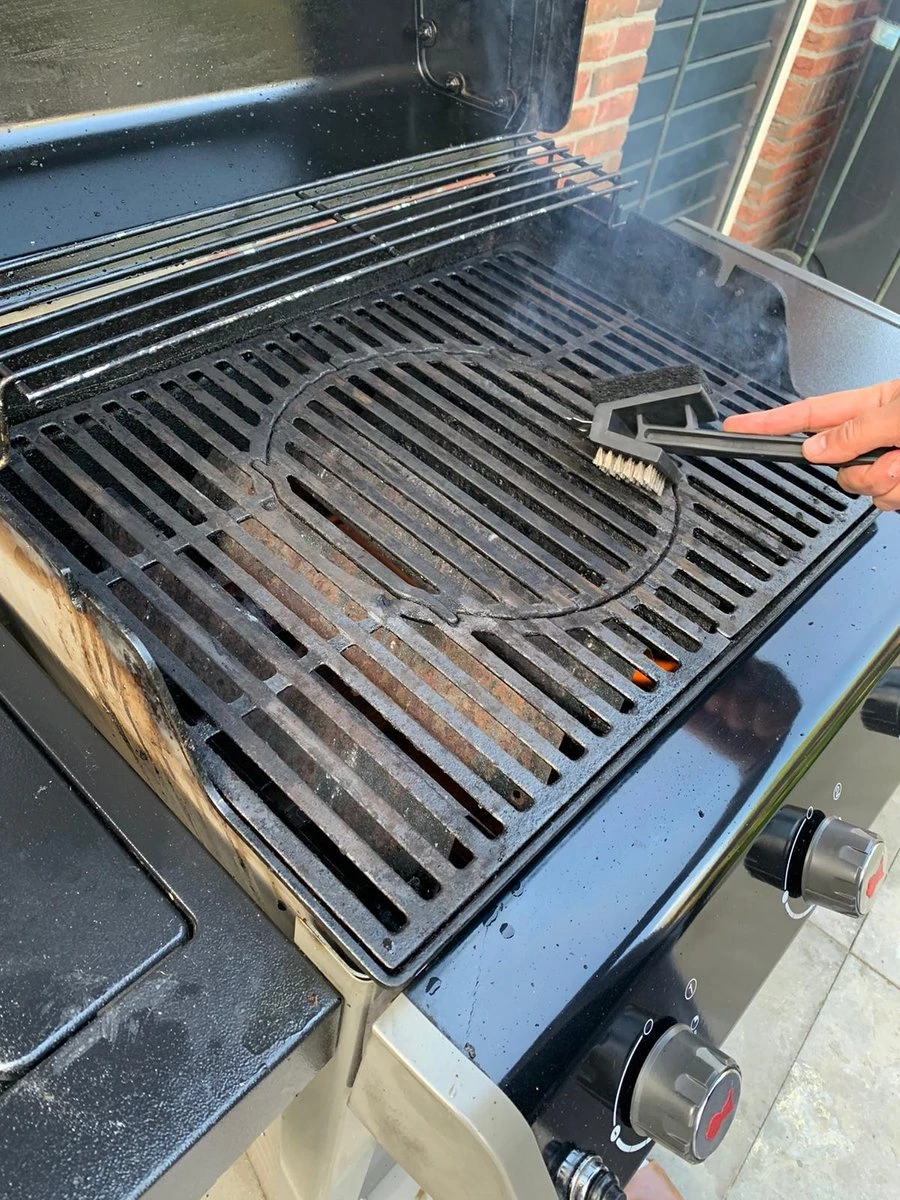 Merkloos Tomassio BBQ Tomassio ™ - Trois Parties - Brosse Métallique - Accessoires De Vêtements Pour Bébé BBQ - Nettoyant Pour Barbecue 5 Merkloos Tomassio BBQ Tomassio ™ - Trois Parties - Brosse Métallique - Accessoires De Vêtements Pour Bébé BBQ - Nettoyant Pour Barbecue – Image 3