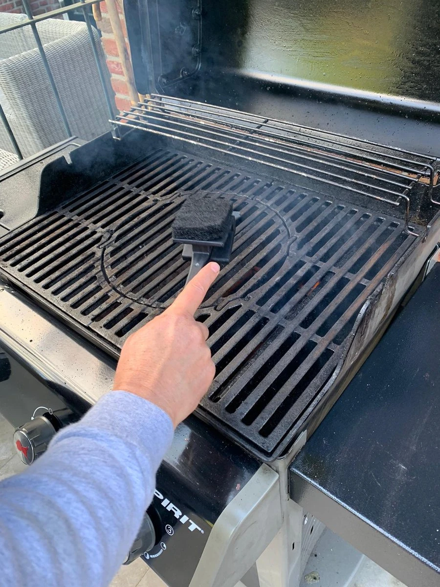 Merkloos Tomassio BBQ Tomassio ™ - Trois Parties - Brosse Métallique - Accessoires De Vêtements Pour Bébé BBQ - Nettoyant Pour Barbecue 6 Merkloos Tomassio BBQ Tomassio ™ - Trois Parties - Brosse Métallique - Accessoires De Vêtements Pour Bébé BBQ - Nettoyant Pour Barbecue – Image 4