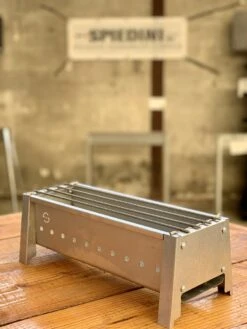 Spiedini Saté-bbq Bali 40 Mini - Petit Barbecue à Charbon étroit Avec Grille Horizontale Pour Satay Ou Autres Brochettes - 40 Cm De Long, 11 Cm De Large, 14 Cm De Haut - Idéal Pour Jardin Ou Cheminée, Ou Balcon - Matériau : Fer Aluminisé -Magasin D'Accessoires Pour Barbecue 900x1200 5